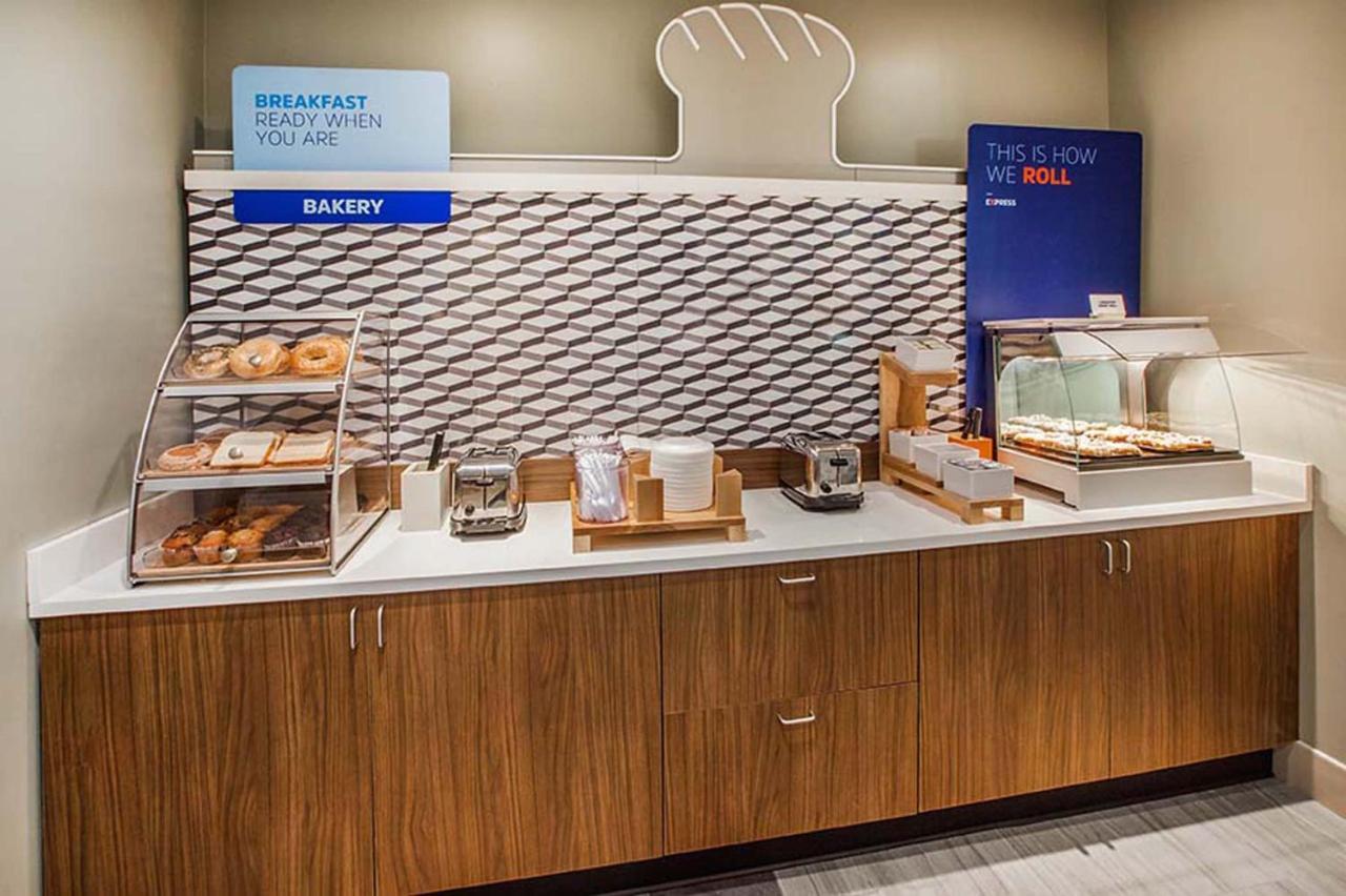 Holiday Inn Express Houston-Alvin By Ihg Exterior foto