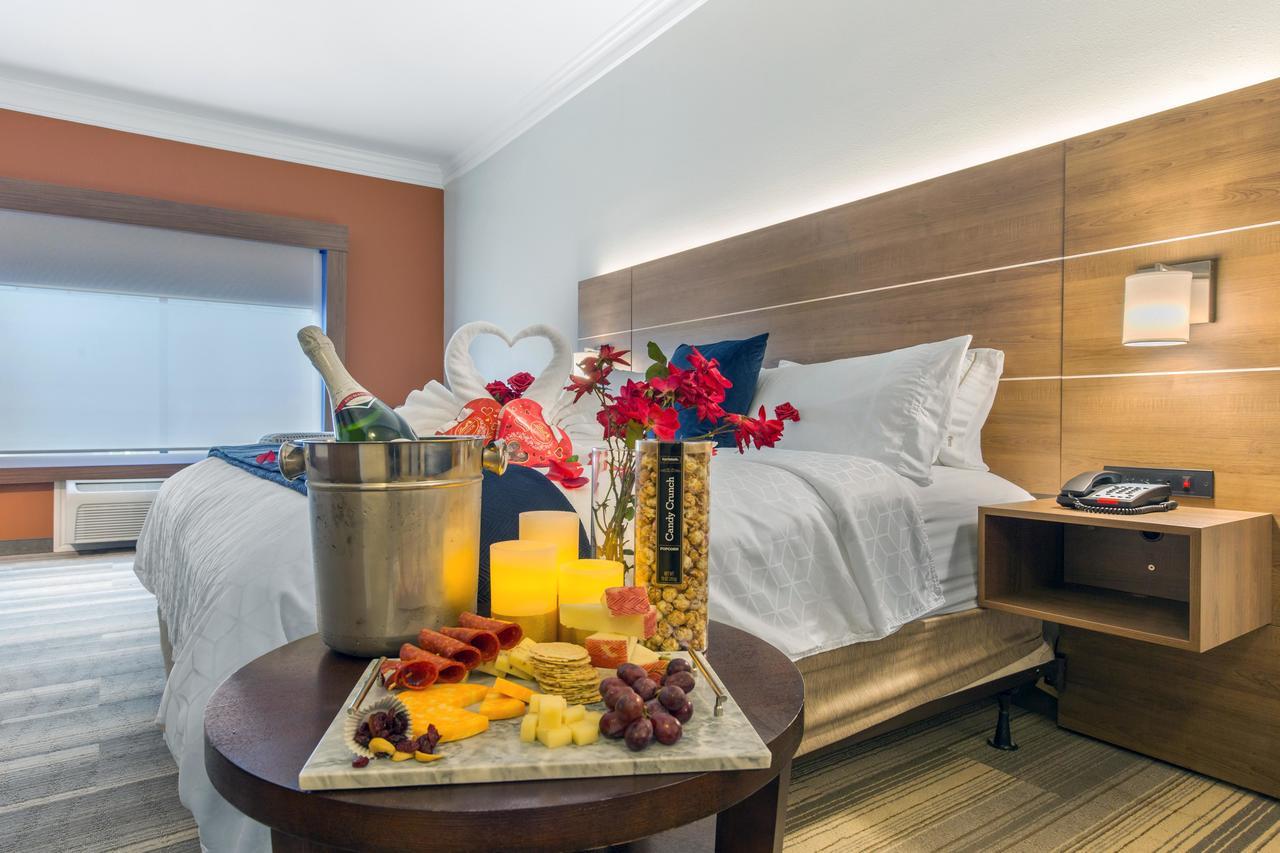 Holiday Inn Express Houston-Alvin By Ihg Exterior foto