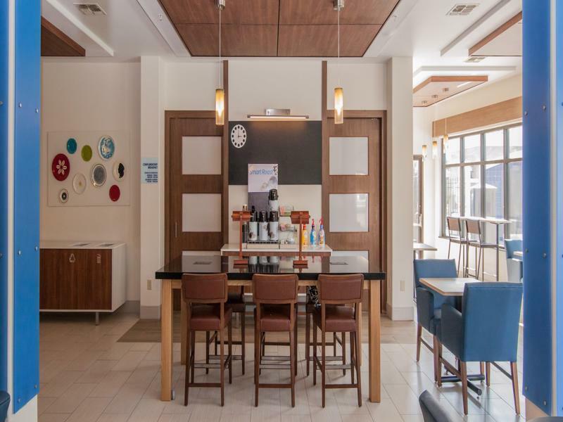 Holiday Inn Express Houston-Alvin By Ihg Exterior foto