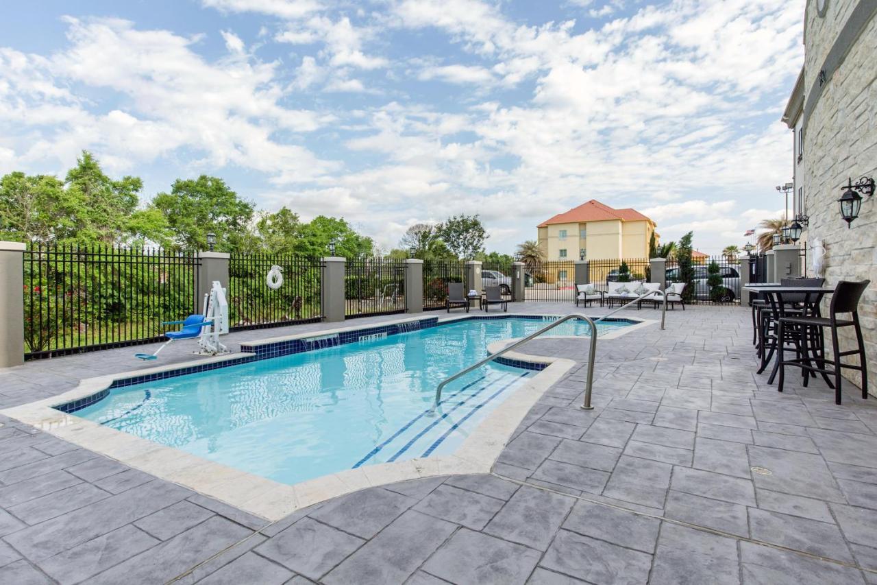 Holiday Inn Express Houston-Alvin By Ihg Exterior foto